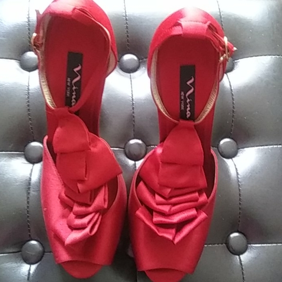 *Recent Price Drop* Nina Women's Elga Platform Peep-Toe - Picture 3 of 9